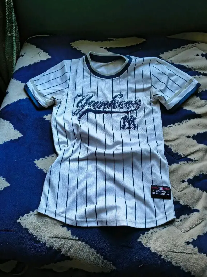 Camiseta Yankees MLB rayada blanca y azul