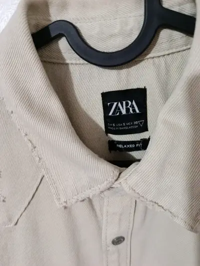 Camisa beige de hombre Zara con estilo desgastado - miniatura 2