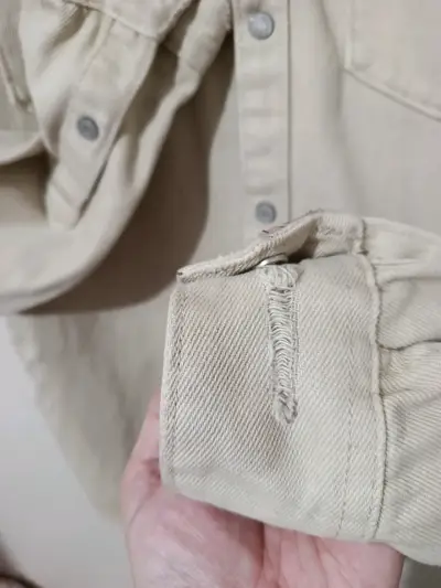 Camisa beige de hombre Zara con estilo desgastado - miniatura 4