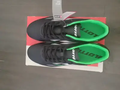 Botines de fútbol Lotto Solista negros y verdes - miniatura 2