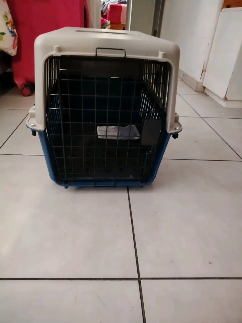 Transportadora de mascotas mediana con puerta metálica - 2