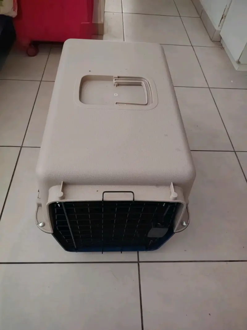 Transportadora de mascotas mediana con puerta metálica - 3