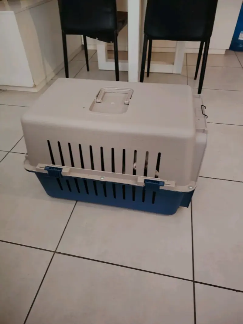 Transportadora de mascotas mediana con puerta metálica - 4