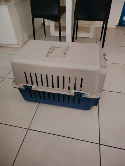 Transportadora de mascotas mediana con puerta metálica - miniatura 4