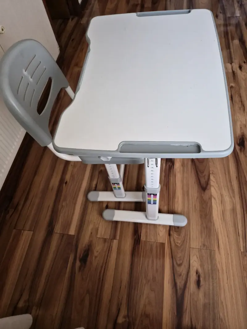 Escritorio infantil ajustable con silla - 3
