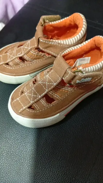 Sandalias de bebé color marrón con velcro - miniatura 3