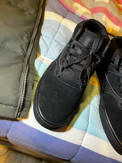 Zapatillas negras DC Kalis Vulc Mid Hombre - miniatura 1