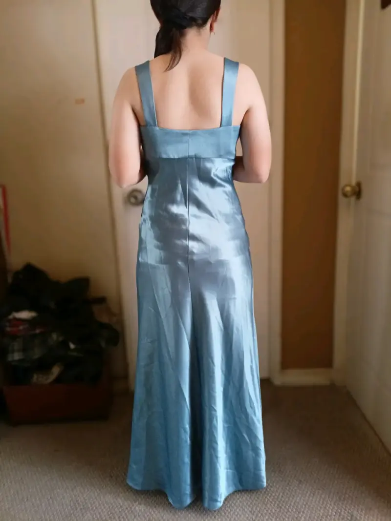 Vestido largo de satén azul elegante - 5