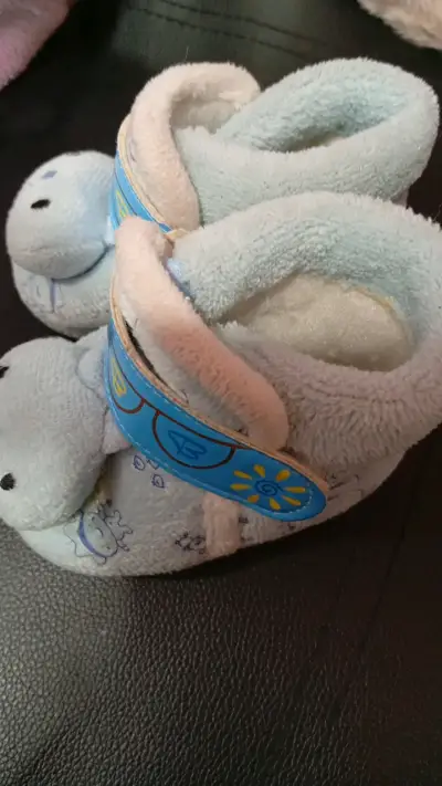 Pantuflas de bebé con diseño de osito - miniatura 2