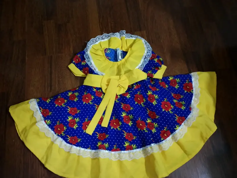 Vestido de niña con flores y encaje - 4