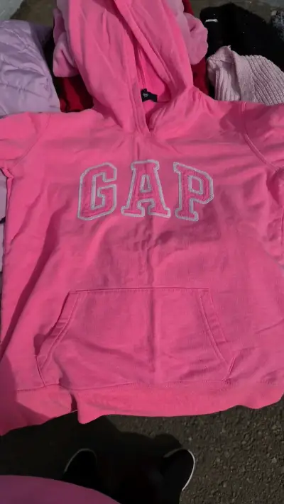 Polerón rosado con capucha GAP para mujer - miniatura 2