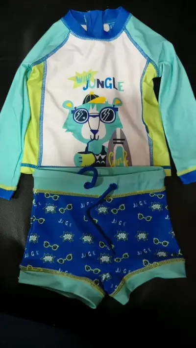 Traje de baño infantil  con diseño de jungla - miniatura 1