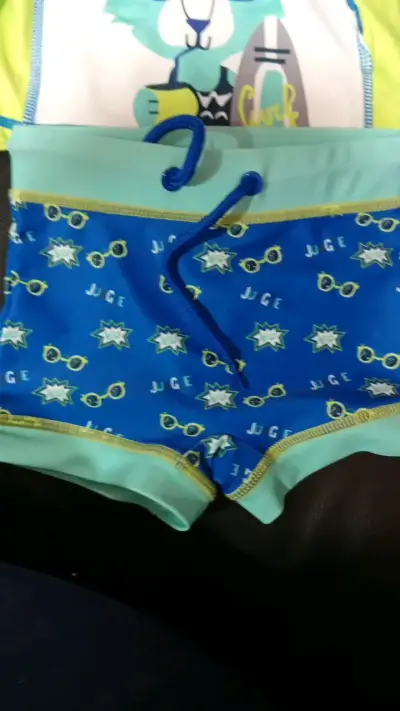 Traje de baño infantil  con diseño de jungla - miniatura 3