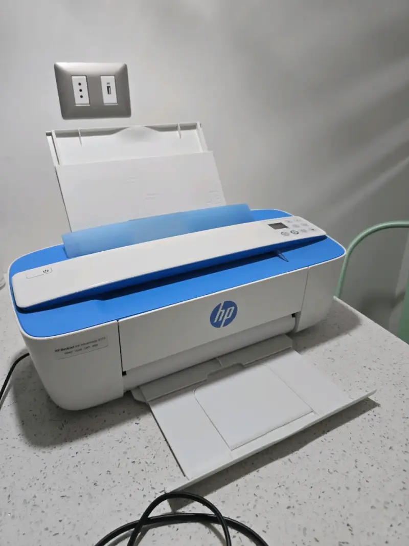 Impresora multifuncional HP DeskJet 3775 compacta - 1