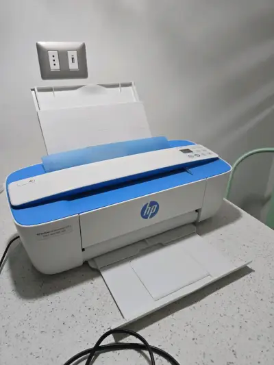 Impresora multifuncional HP DeskJet 3775 compacta - miniatura 1