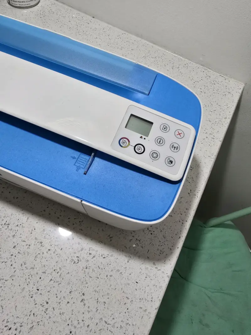 Impresora multifuncional HP DeskJet 3775 compacta - 2