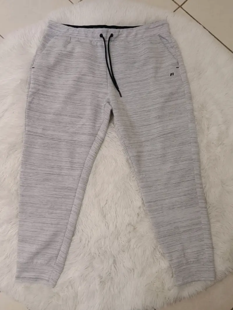 Pantalones deportivos grises con cordón ajustable - 1