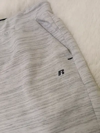 Pantalones deportivos grises con cordón ajustable - miniatura 3