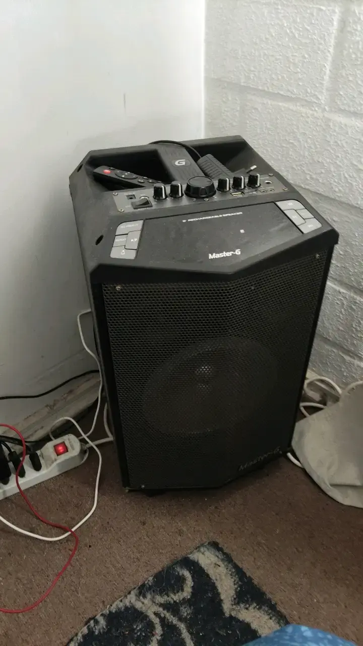 Parlante portátil Master-G con control remoto - 1