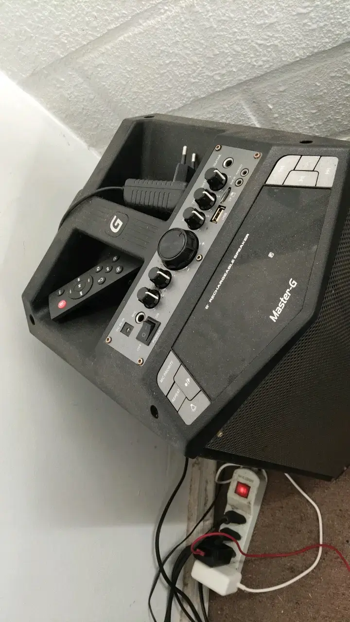 Parlante portátil Master-G con control remoto - 2