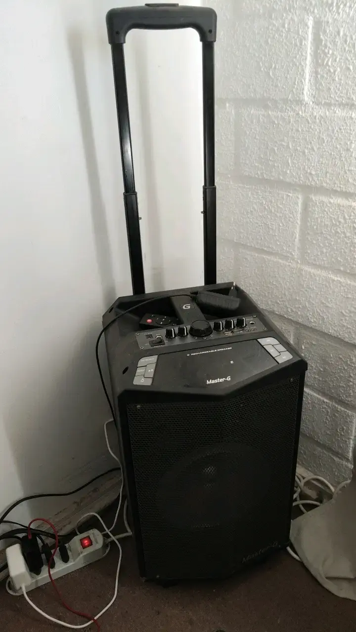 Parlante portátil Master-G con control remoto - 3