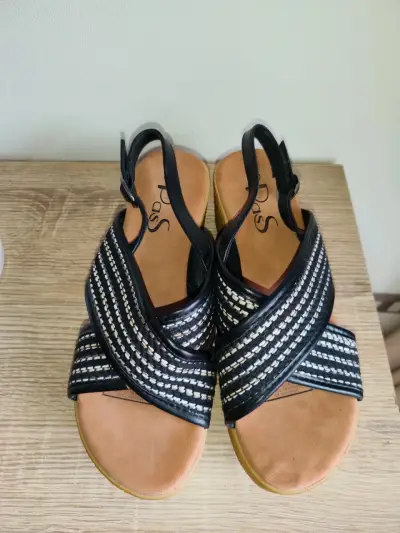 Sandalias negras con plataforma y diseño trenzado - miniatura 1