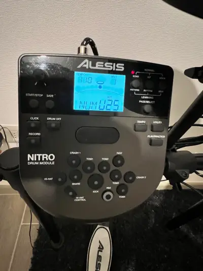 Batería Electrónica Alesis Nitro Mesh Kit + - miniatura 2