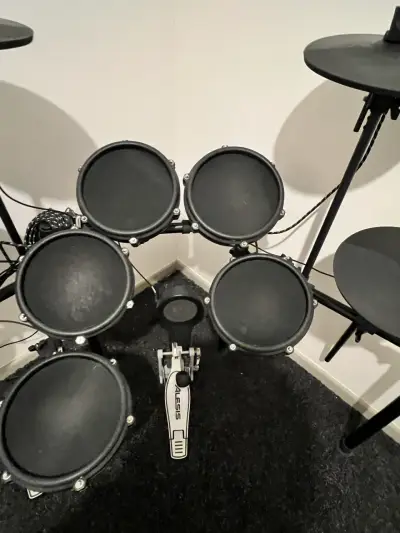Batería Electrónica Alesis Nitro Mesh Kit + - miniatura 4