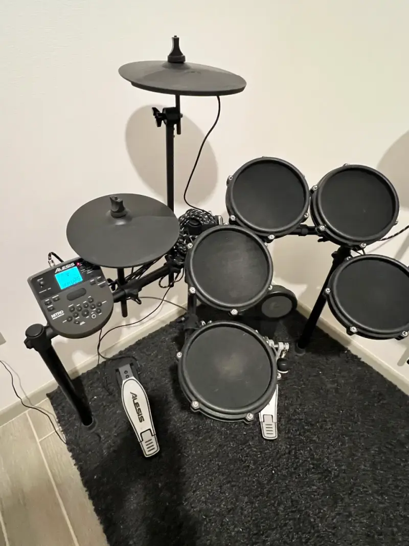 Batería Electrónica Alesis Nitro Mesh Kit + - 5