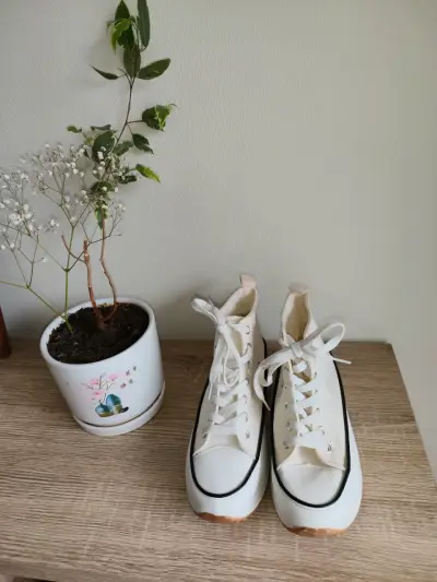 Zapatillas blancas de lona con plataforma - miniatura 1