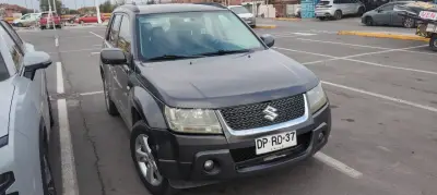 Suzuki Grand Nomade 4x2 en buen estado - miniatura 2