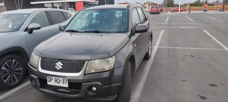 Suzuki Grand Nomade 4x2 en buen estado - 3
