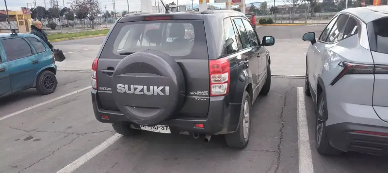 Suzuki Grand Nomade 4x2 en buen estado - 4