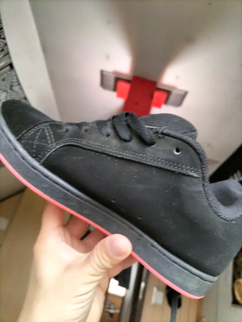 Zapatillas DC Shoes negras y rojas para hombre - 4
