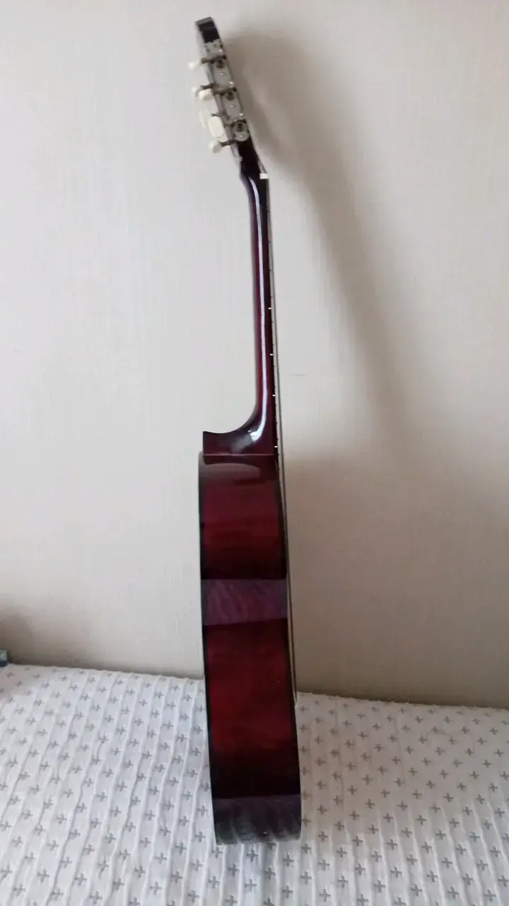 Guitarra clásica de madera en buen estado - 3
