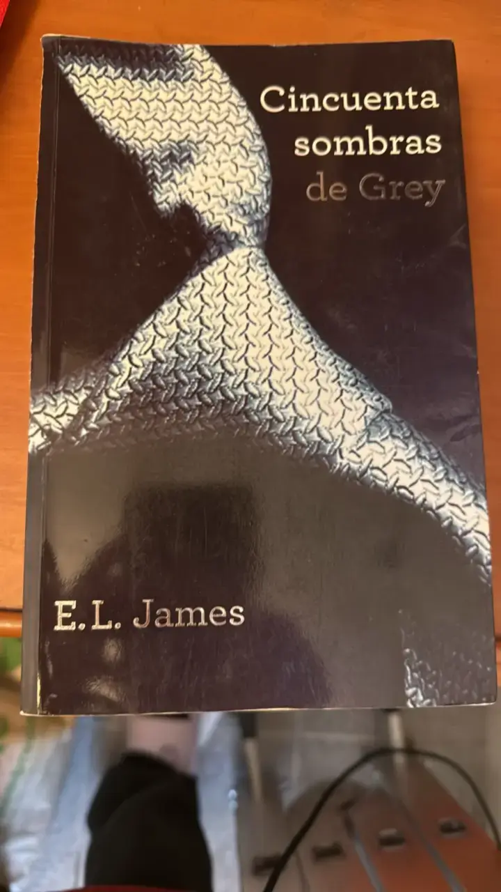 Libro Cincuenta Sombras de Grey de E.L. James - 1