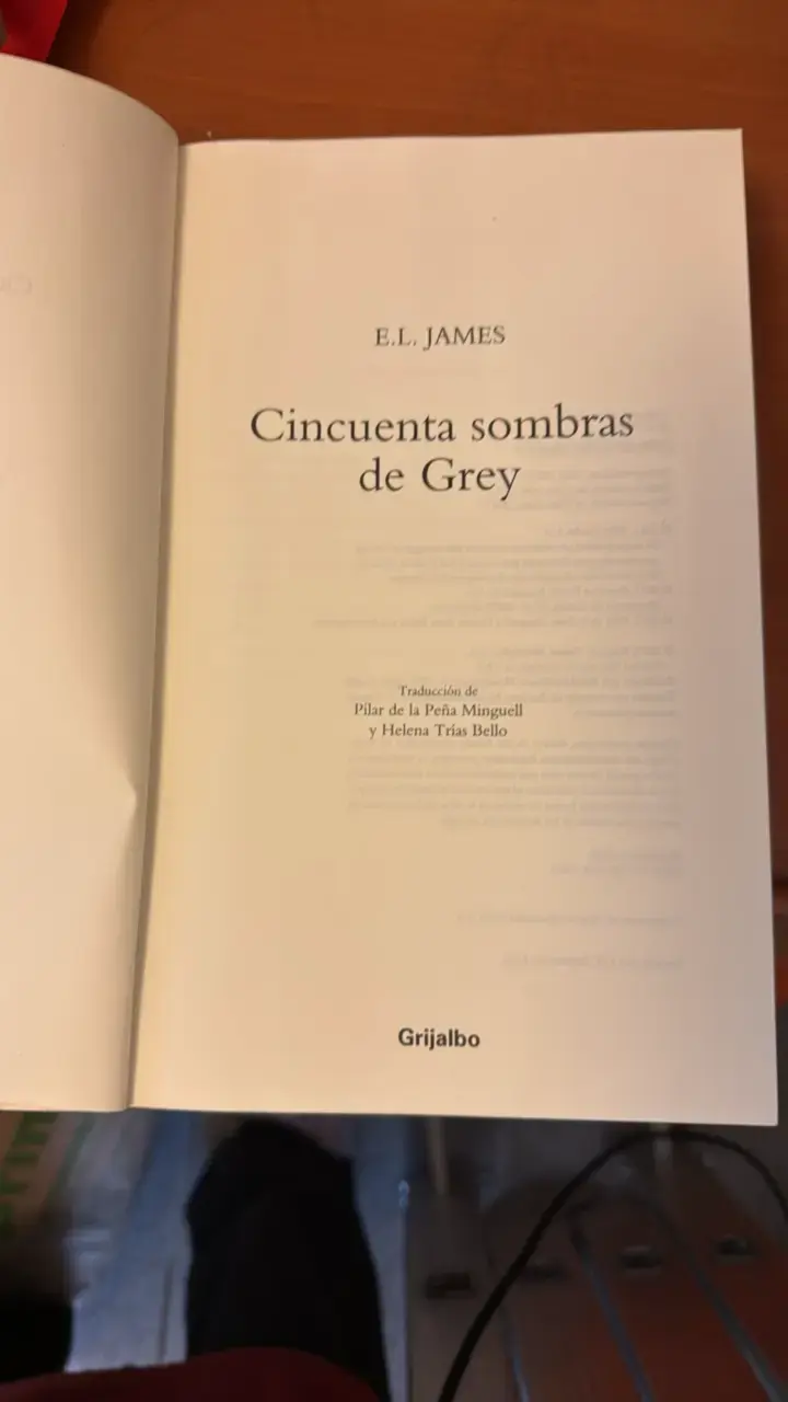 Libro Cincuenta Sombras de Grey de E.L. James - 3