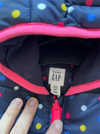 Chaqueta acolchada para bebé Baby Gap con lunares - miniatura 2
