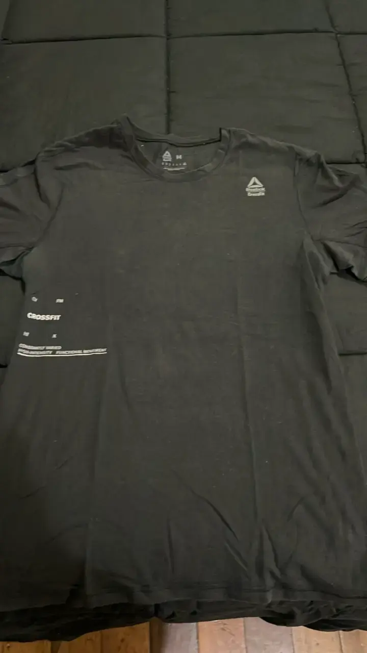 Polera Reebok CrossFit negra para entrenamiento - 1