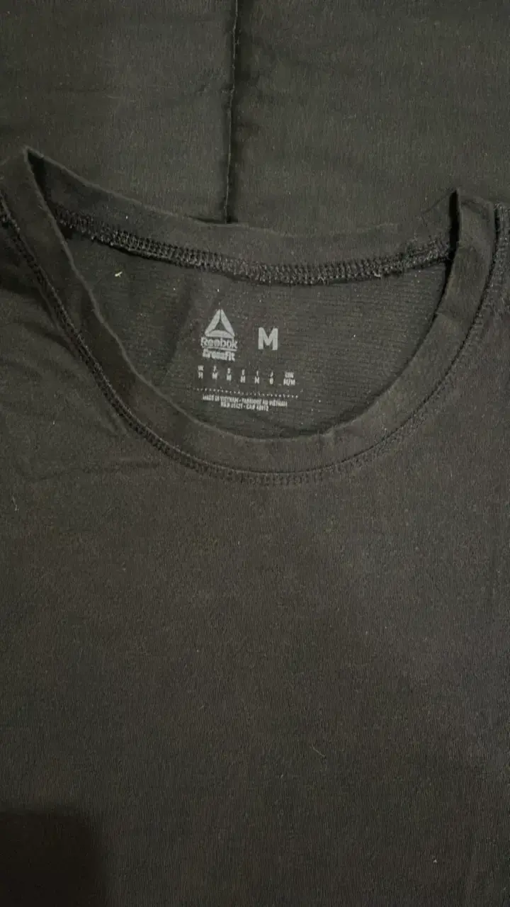 Polera Reebok CrossFit negra para entrenamiento - 2
