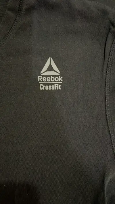 Polera Reebok CrossFit negra para entrenamiento - miniatura 3