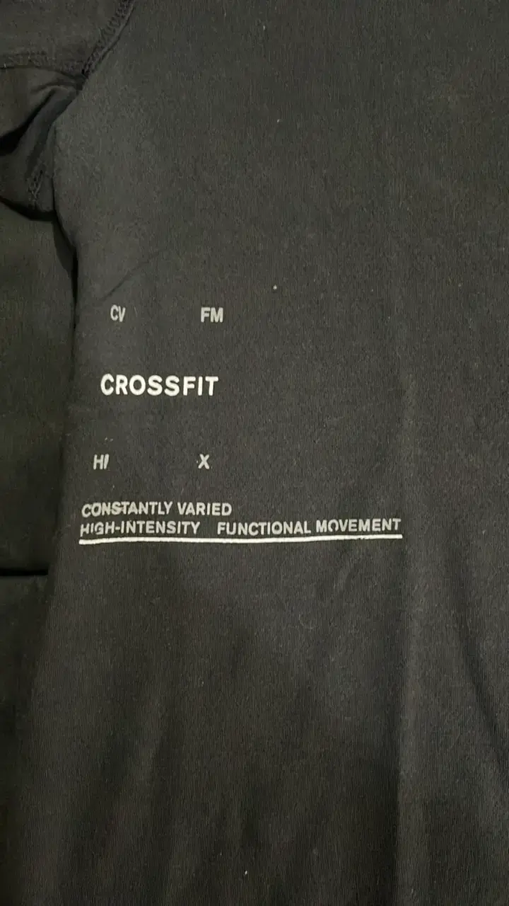 Polera Reebok CrossFit negra para entrenamiento - 4