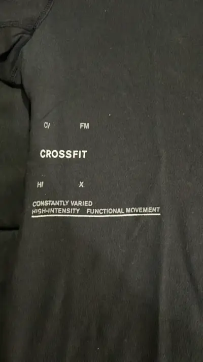 Polera Reebok CrossFit negra para entrenamiento - miniatura 4