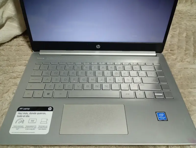 Notebook HP Intel Pentium con SSD 14 pulgadas - 1