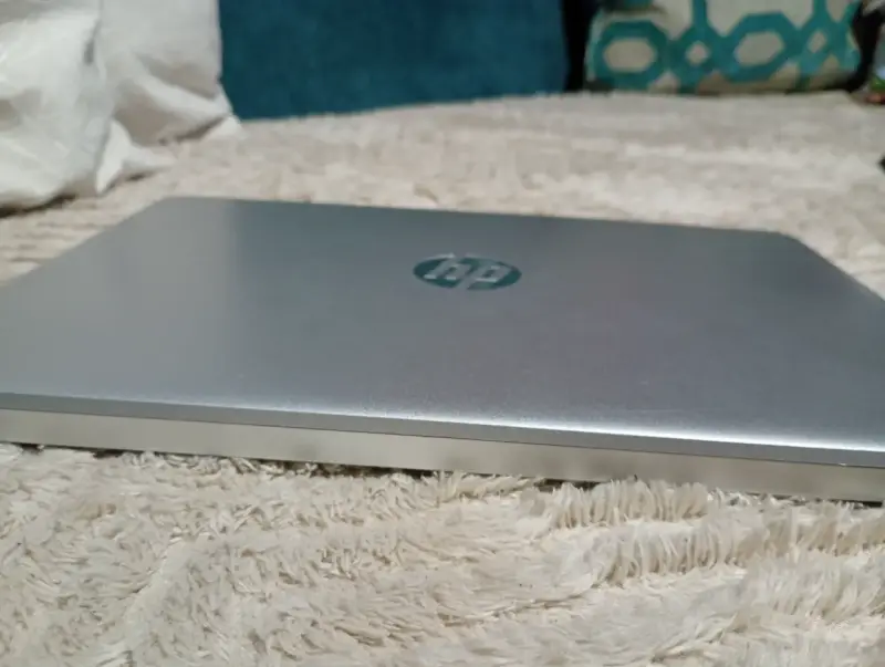 Notebook HP Intel Pentium con SSD 14 pulgadas - 3