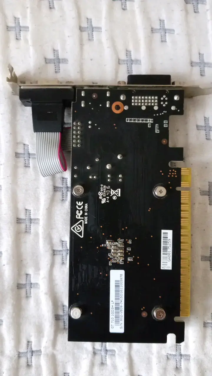 Tarjeta gráfica MSI con puertos HDMI y VGA - 2