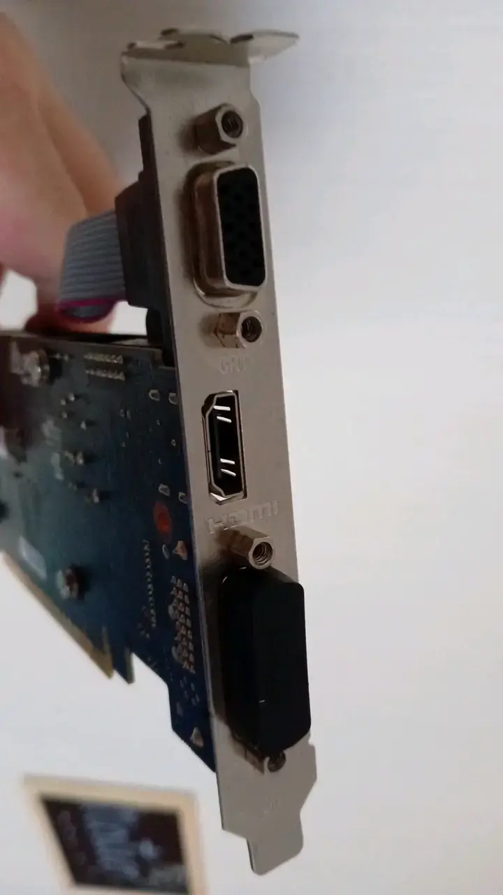 Tarjeta gráfica MSI con puertos HDMI y VGA - 3