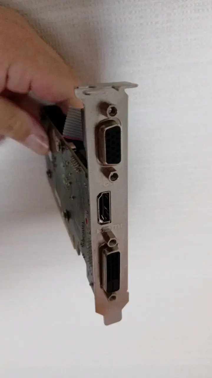 Tarjeta gráfica MSI con puertos HDMI y VGA - 4