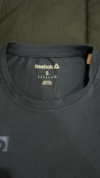 Polera deportiva negra Reebok para hombre - miniatura 2
