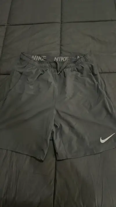 Shorts deportivos Nike Dri-Fit negros - miniatura 1